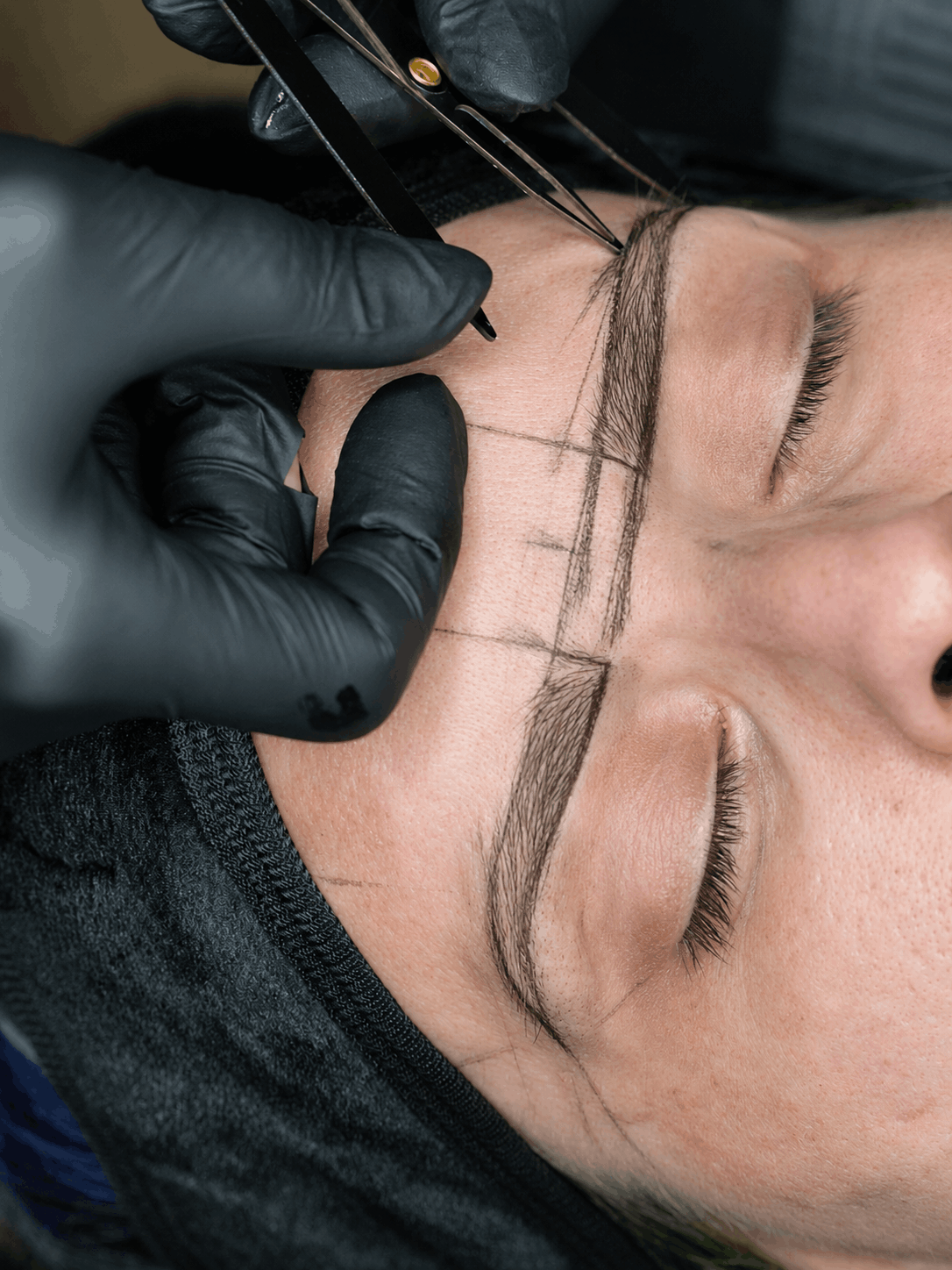 Permanent Make-up Augenbrauen Anzeichnen